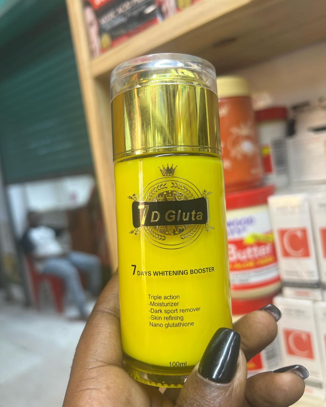Takeer - 7day gluta whitening booster
1. inasafisha ngozi
2.Moisturizer
3. Inaondoa madoa doa meusi ( dark sport remover)
Bei. 25000