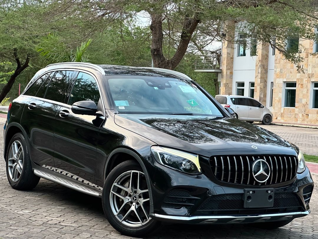 Takeer - •Bei/Price 90M🔥
•Contact •Mercedes Benz GLC 250 4MATIC
•AMG  sports🔥
•Year: 2016
•Engine Capacity:1990
•Fuel: petrol
•Color: Black
•Engine code:2...