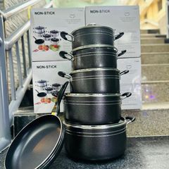 Takeer - *NON - STICK …. INA 11PC ALUMINIUM STOCK POT &. FRY PAN YENYE UZITO MKUBWA ….. KILA BOX MOJA YENYE FULL SET 💰BEI : 215,000/=*
Free delivery 
Call ...