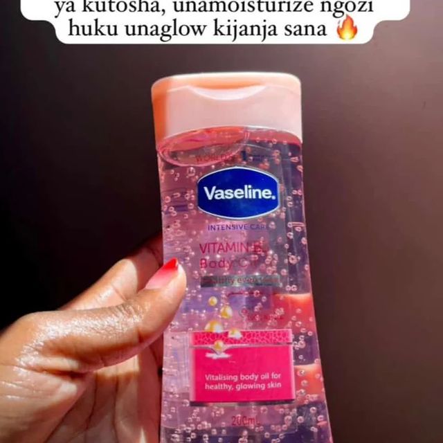 Takeer - VASELINE VITAMIN B3 BODY OIL
👨‍🦯Best body oil yenye niaciamide ndani ake, tamu saana katika moisturization ya ngozi
👨‍🦯Inazuia ngozi isipoteze ...