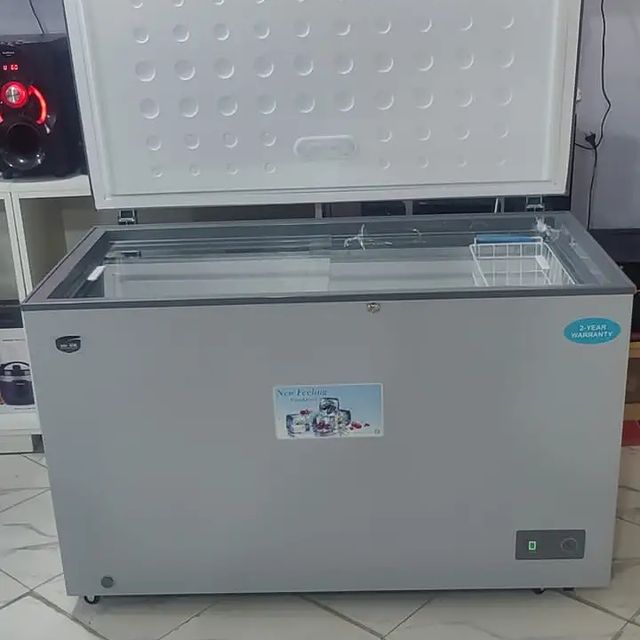 Takeer - DEEP FREEZER UK
Lita 400_ Tshs ~1,250,000
 Now available
Free delivery 
Call or Whatsapp 