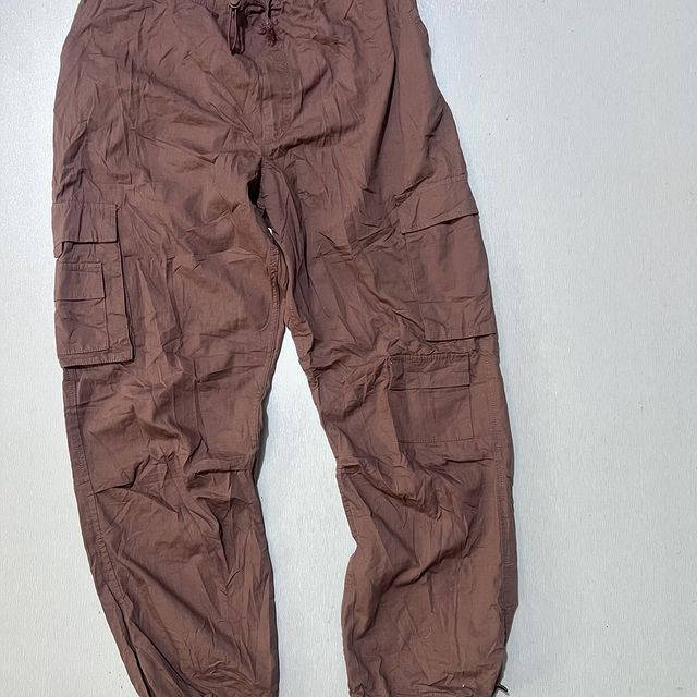 Takeer - Cargo pants🔥🔥 👉Size :38
 
◽️Price : Tshs 35,000 

◽️📲/Whatsapp  

◽️📍📍Location: Mlimani City Nearby Kakobe church.