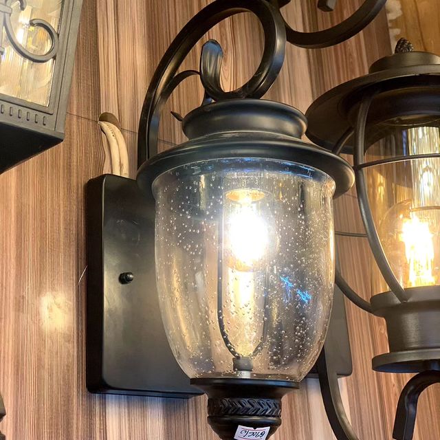 Takeer - Outdoor wall light ( Inatumia bulb ) Available  

• Taa hii Unafunga nje kwenye Kuta za Fensi, Nyumba, Hotel, Ofisi, Duka, Restaurant, Saloon, Shop...