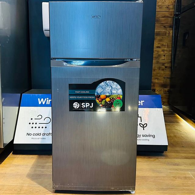 Takeer - 🔔 *NEW ARRIVAL*🔔
*SPJ TOP MOUNT FRIDGE*

Model: RF-TSLW140C
Capacity: 112 LTR

Price: *480,000*
Free delivery 
Call or Whatsapp 