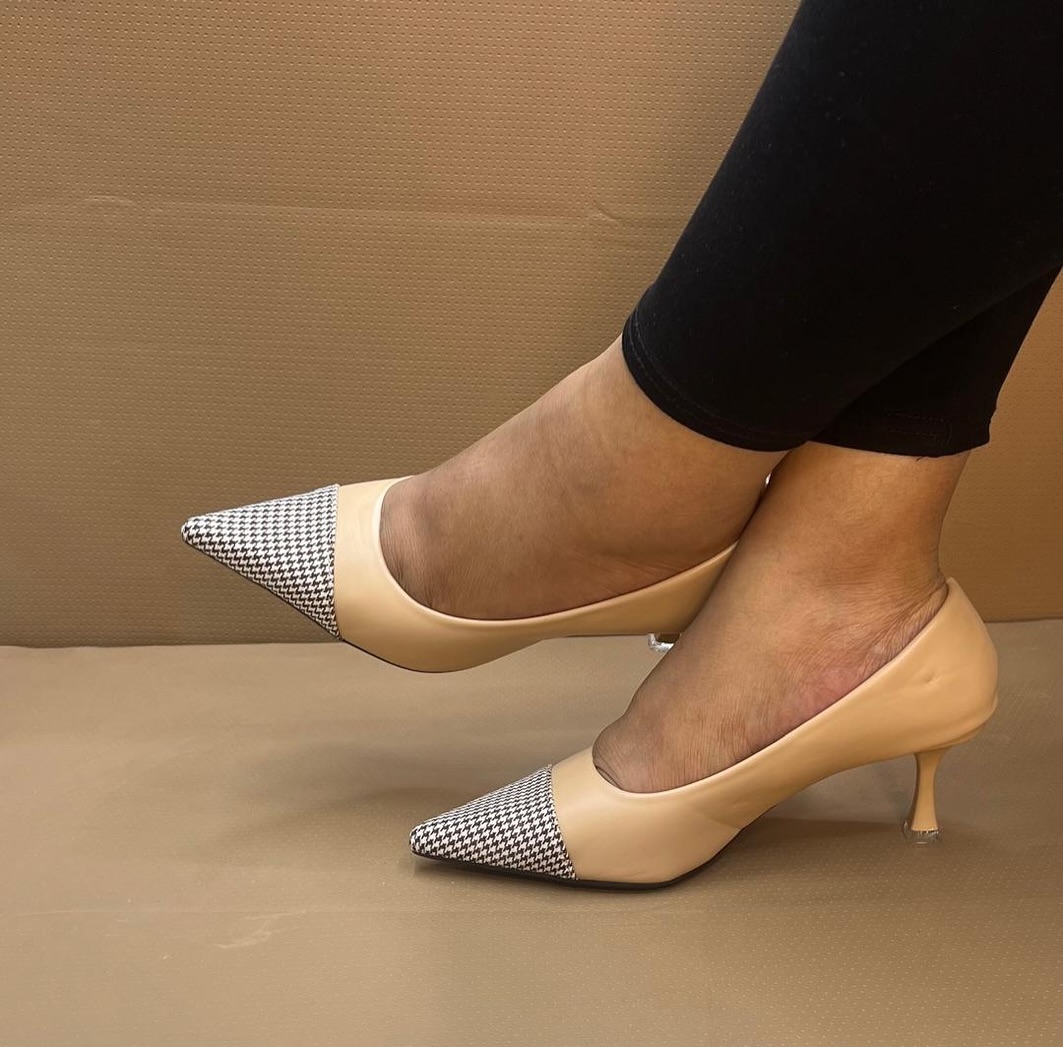 Takeer - ⏩️NEW NEW SWIPE LEFT 👉

⏩️⏩️QUALITY 💯ASSURED.

⏩️⏩️ BEI 45,000
⏩️⏩️ PRICE 16 USD 

⏩️⏩️ SIZE/37,38,39,40,41

⏩️⏩️ CALL /WHTSP #
⏩️⏩️ OURS SHOES A...