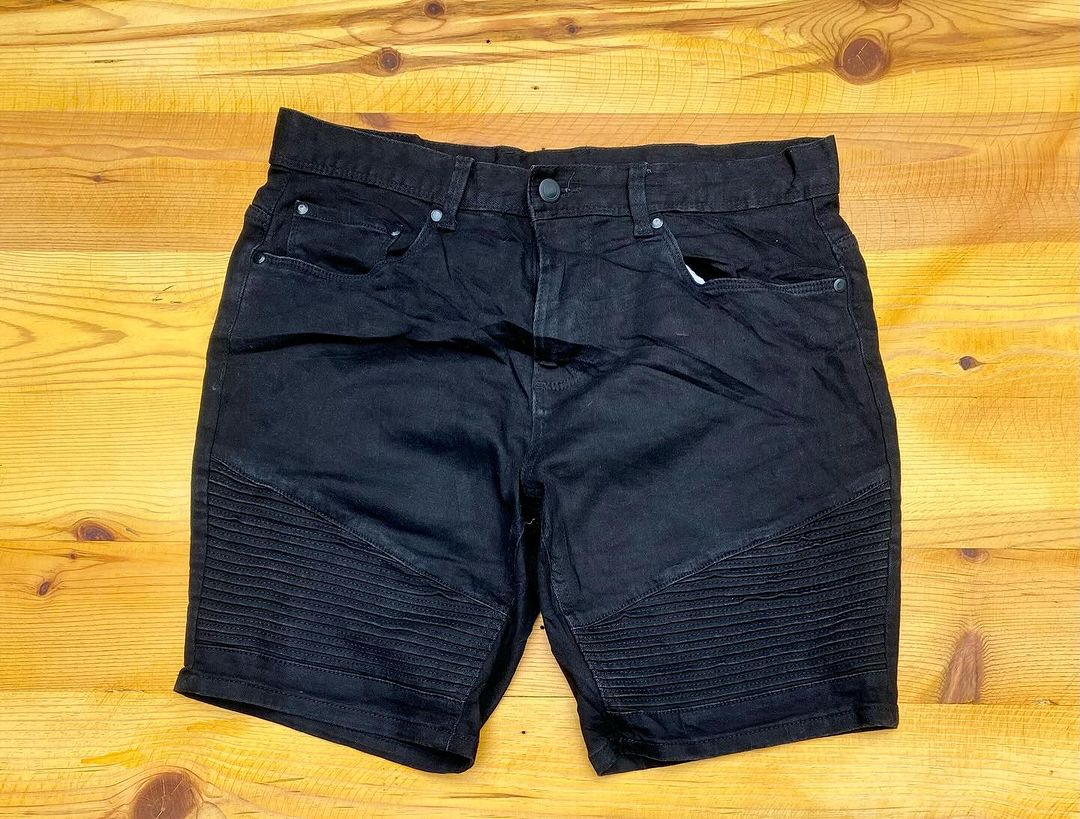 Takeer - Short Stretch 

Size 32/34

Price 20000

Material Cotton 

Delivery Available 

Call 📞  WhatsApp 

Location ; Makumbusho -Dar es Salaam

.

.

.

...