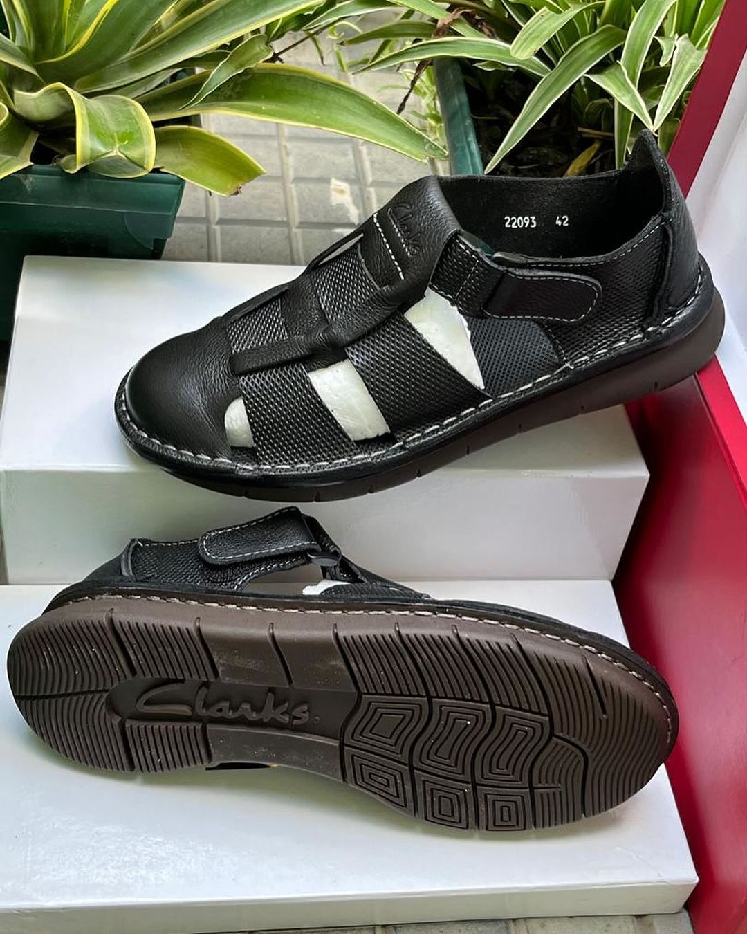 Takeer - pure leather
size 39-46
dar free delivery
call/whatsapp mikoa yote tunatuma