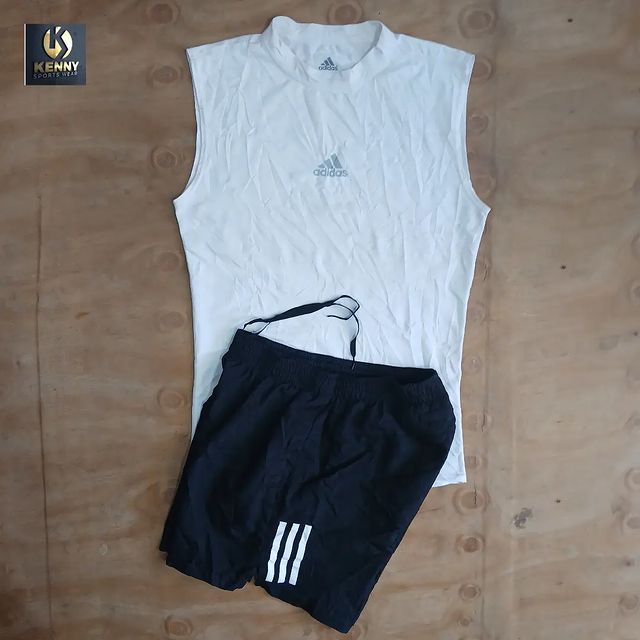 Takeer - Adidas men training set 🔥🔥
Size S
Price 30,000/= Full.