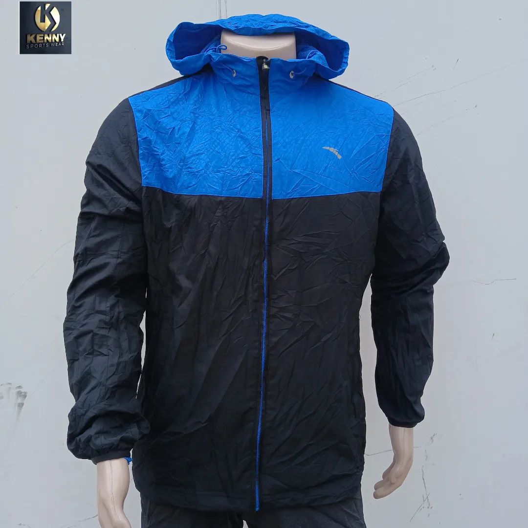 Takeer - Windbreaker Jacket 
Size L 
Price 20,000/=