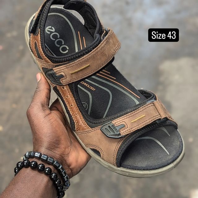 Takeer - Size 43 price 150,000. 
WhatsApp☎️ &  
📍KARUME ILALA ✅ AVAILABLE.  NO FREE DELVERY.  & WhatsApp    Follow 