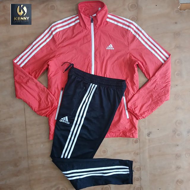 Takeer - Adidas men training set 🔥 🔥
Size S
Price 50,000/=Full.