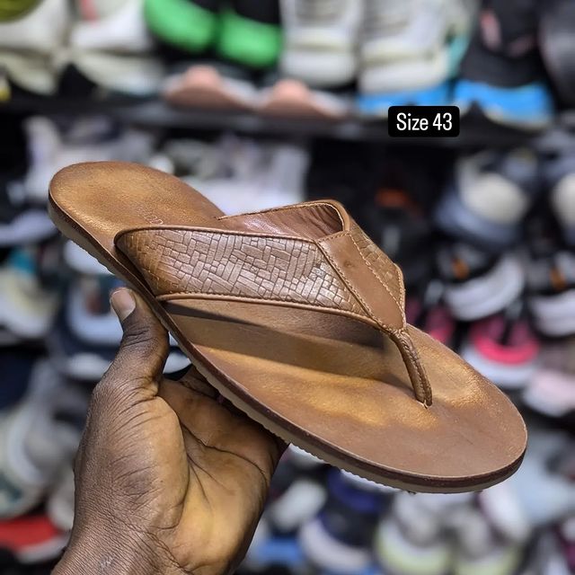 Takeer - Size 43 price 95,000. 
WhatsApp☎️ &  
📍KARUME ILALA ✅ AVAILABLE.  NO FREE DELVERY.  & WhatsApp    Follow 