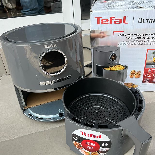 Takeer - 4.2 Lt tefal air frayer 

Bei 165000