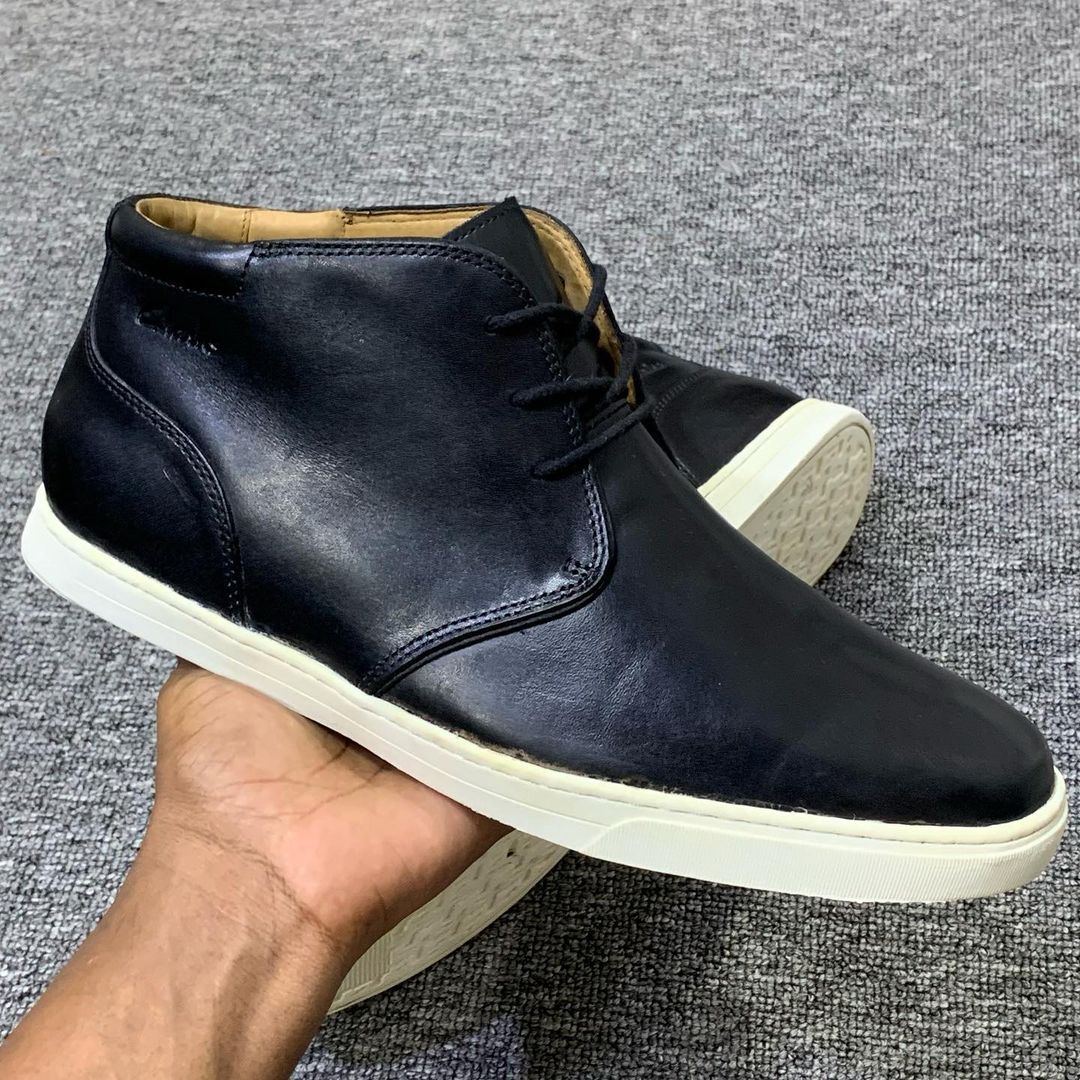 Takeer - AVAIlABLE SIZE 43 PRICE 120000
 
Call/dm/WhatsApp 
Loc:ilala soko la karume 

✅✅ DSM NO FREE DELIVERY ✅✅