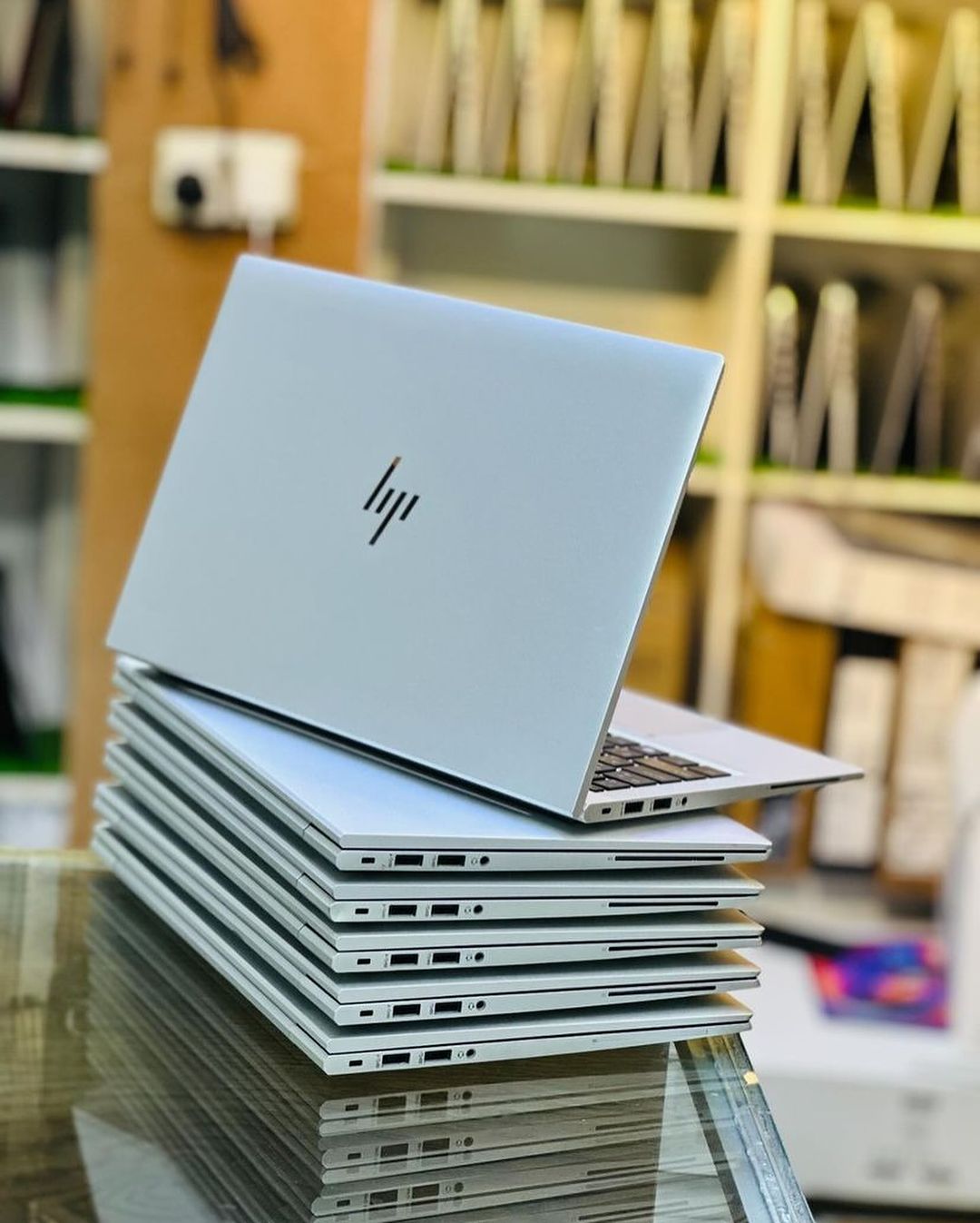 Takeer - OFFER OFFER 🔥🔥 
HP ELITEBOOK  840 G7
free bag 💼 

price 1,100,000
condition : very clean ✅

brand : HP
model : ELITEBOOK 840 G7

processor : COR...