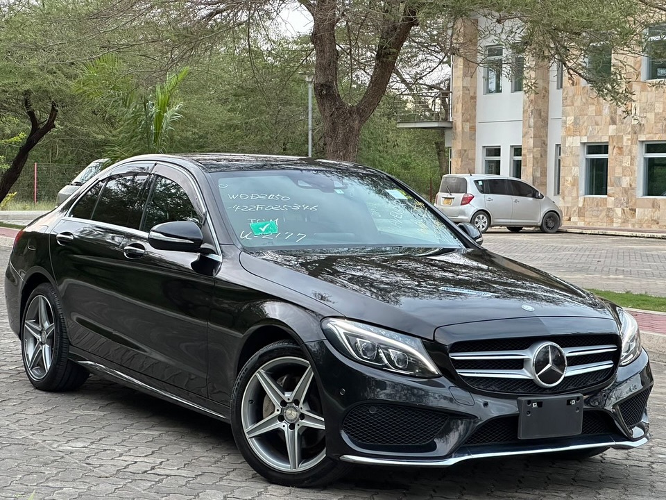 Takeer - •Bei/Price 53M🔥
•Contact •Mercedes Benz 
•C-CLASS 200 AMG line
•Height control 🔥🔥
•Double SUNROOF✅
•Maroon leather seats 🔥🔥
•Front mirror digi...