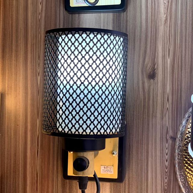 Takeer - Indoor wall light ( Inatumia bulb ) Available  

• Taa hii Unafunga Sebureni, Chumbani, Dining room, Ofisini, Dukani, Restaurant, Saloon nk 

📍 Ka...