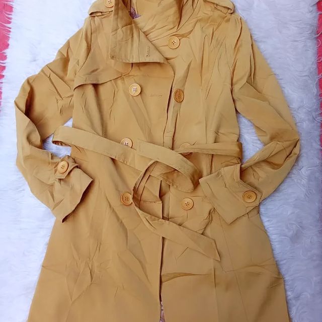 Takeer - Trench coat ya ukweli sana, size 12, 22,000
What's up 