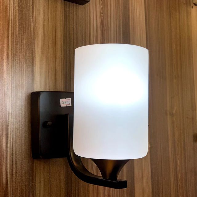 Takeer - Indoor wall light ( Inatumia bulb ) Available  

• Taa hii Unafunga Sebureni, Chumbani, Dining room, Ofisini, Dukani, Restaurant, Saloon, Studio, K...