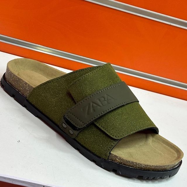 Takeer - Sandals 20000 tu
Whatsup 