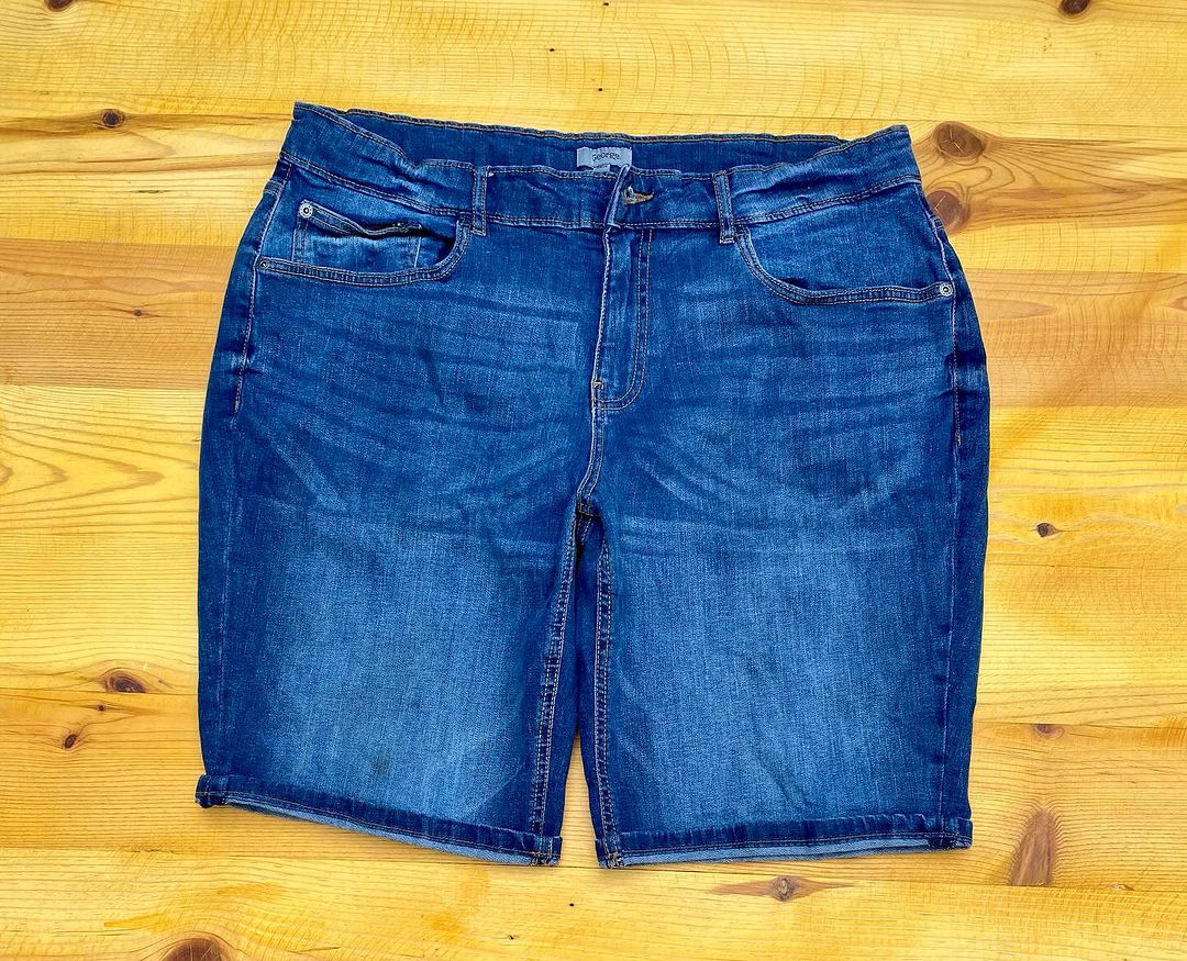 Takeer - ❌❌Short Stretch 

Size 34

Price 20000

Material Polyester 

Delivery Available 

Call 📞  WhatsApp 

Location ; Makumbusho -Dar es Salaam

.

.

....