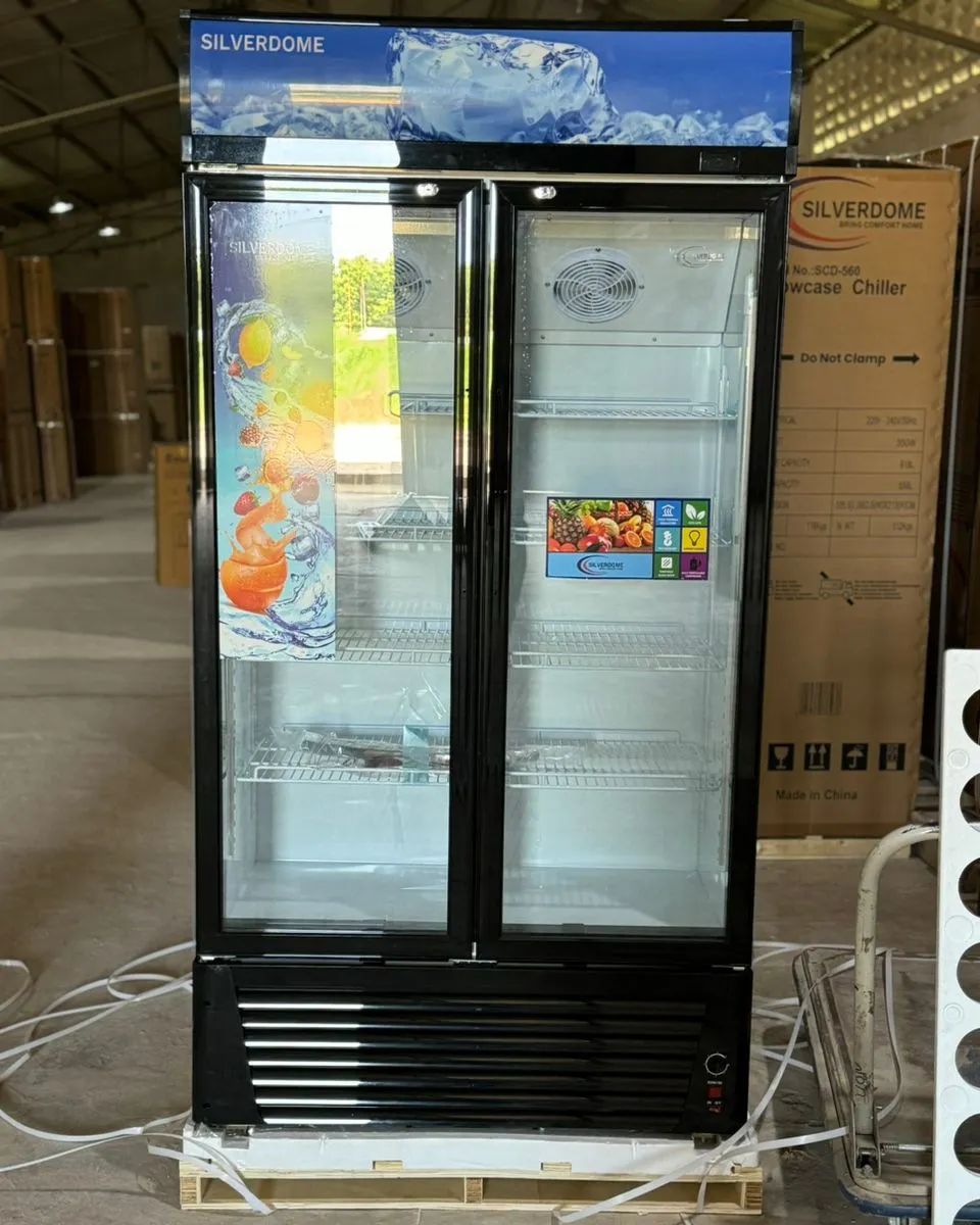 Takeer - Brand: *Silverdome double door showcase 
2year warranty 
560 liter capacity 
Price 👉 2,650,000
Specifications:
* 560 Litres	
* Thick Thermal Insul...