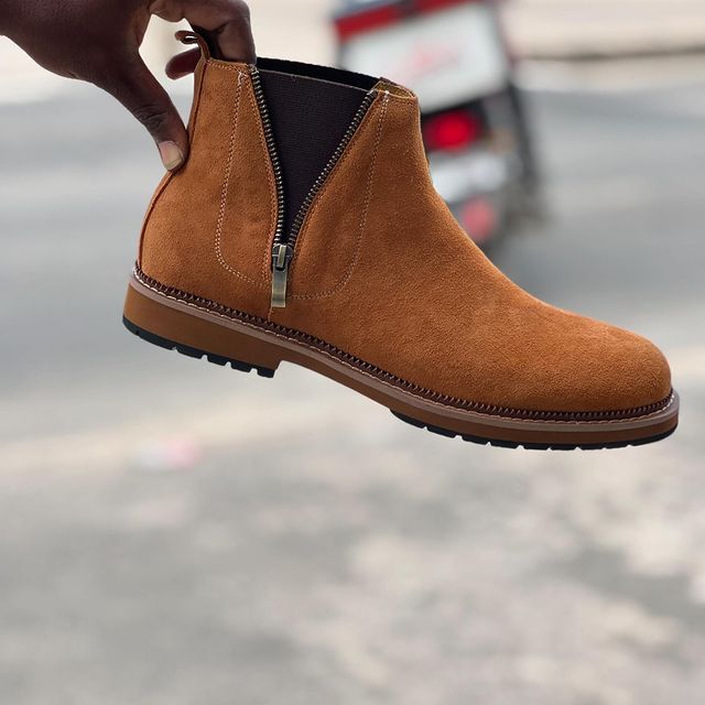 Takeer - Genuine cow leather rahascoleather branded shoes available in brown and black

Price:170,000/=Tshs

Call:
Size:39-45

Location:Kinondon mwanamboka ...