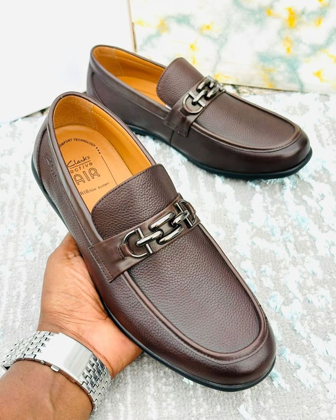 Takeer - pure leather
size 38-46
dar free delivery
call/whatsapp mikoa yote tunatuma