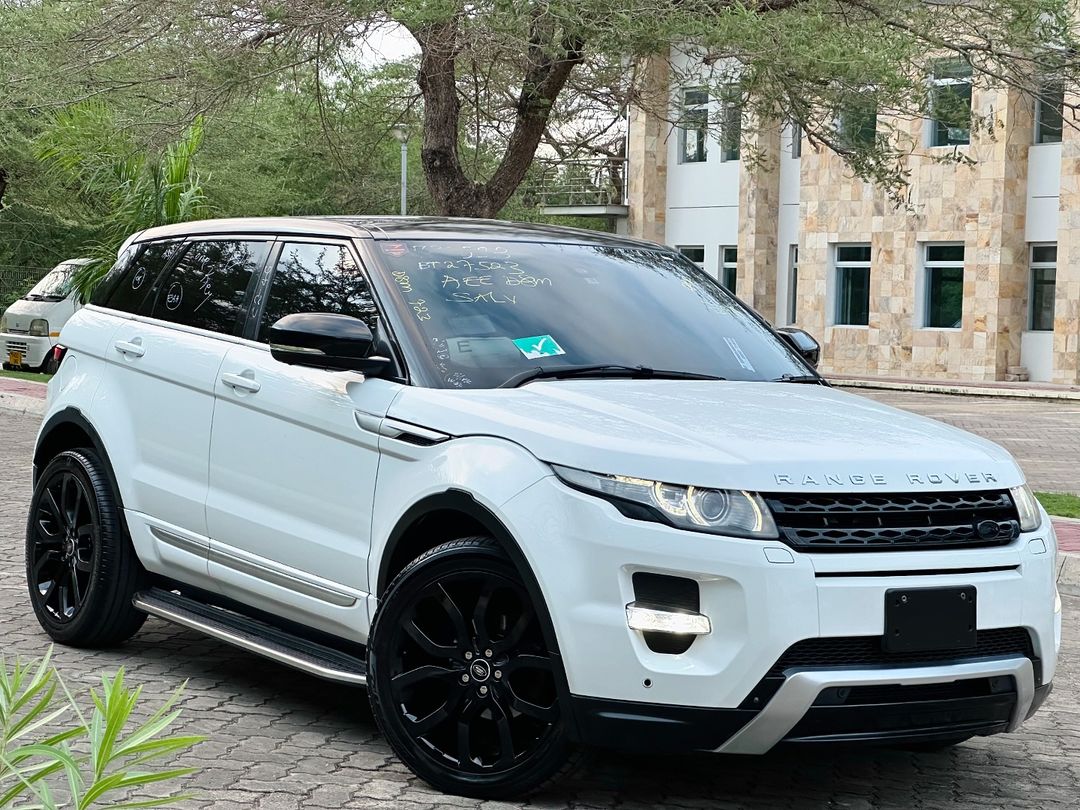 Takeer - •Bei/Price 83M🔥
•Contact •Range Rover Evoque (R dynamic)🔥
•Year: 2013/14
•Cc: 2.0
•Fuel: Petrol 
•Mileage: 62k
•Color: white 🔥
•Sport rims 🔥
•S...