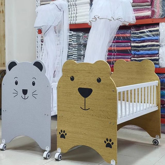 Takeer - WOODEN BABY BED***
TSH:295000

KINA MATAIRI UNAWEZA KULOCK NA KU UNLOCK 
KINA NET ZAKE 

WHATSSAP OR CALL KARIBUNI SANA