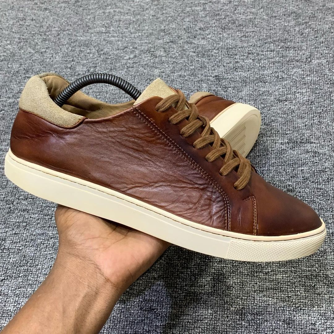 Takeer - AVAIlABLE SIZE 43 PRICE 120000
 
Call/dm/WhatsApp 
Loc:ilala soko la karume 

✅✅ DSM NO FREE DELIVERY ✅✅