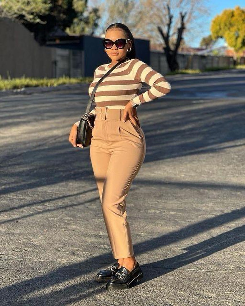 Takeer - TROUSERS WITH BELT 
SIZES: M - 3xl 
COLORS: BLACK, DARK BLUE, WHITE, KHAKI, BROWN, BLUE, RED, PINK, GREEN 
PRICE:40,000/=tsh 
WE DO DELIVERY WORLDWIDE