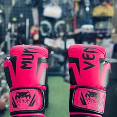 Takeer - 🥊🥊 VENUM Boxing gloves 
All sizes available 
ALL COLORS available 

Price :  75,000tshs 💰✅🇹🇿 

Agiza chochote  na tutakuletea kwa gharama ndog...