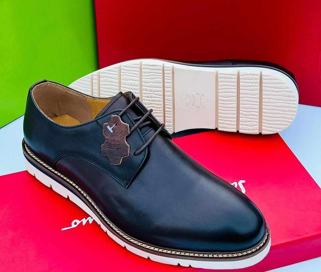 Takeer - pure leather
size 39-45
bei 130,000
dar free delivery
call/whatsapp mikoa yote tunatuma