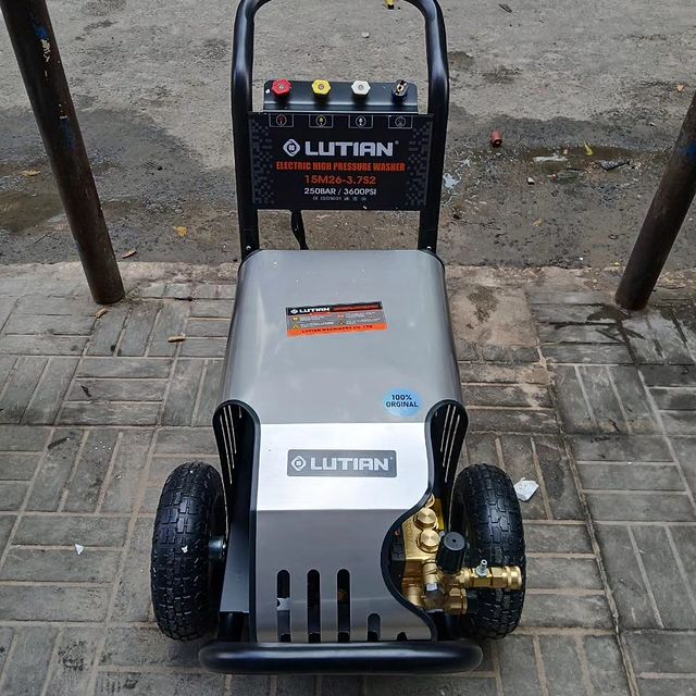 Takeer - 🔥Mashine jiwe ya kazi🔥
LUTIAN PRESSURE WASHER PSI3600

Mashine hii ni ya kisasa zaidi ya kuoshea magari makubwa na madogo. Mashine ni madhubuti s...