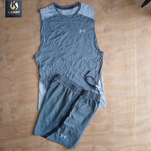 Takeer - SOLD ❌ ❌
Under armour men training set 
Size M 
Price 30,000/=Full.