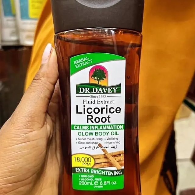 Takeer - LICORICE ROOT GLOW BODY OIL 
👨‍🦯Haya ni mafuta  ambayo yako na natural licorice root Extract..
(kwa kiswahili hujulikana kama alkasusi) Mzizi huu...