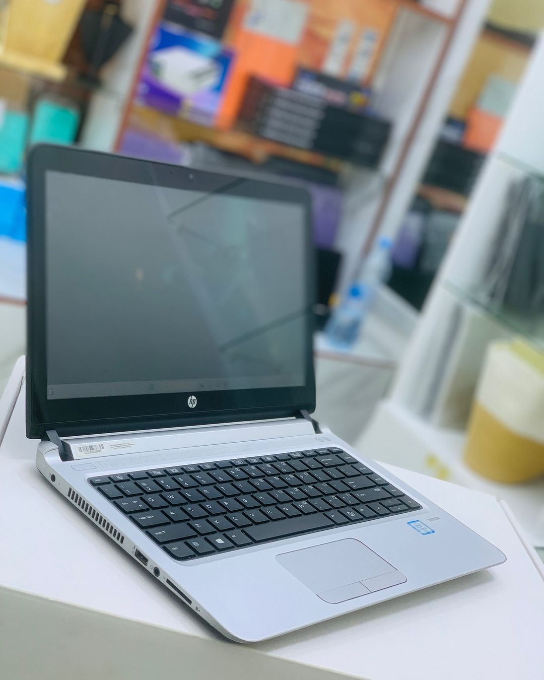 Takeer - Hp probook 430 g3 👉Sh.750,000/=
Intel core i5 6th generation
Processor speed 2.3GHz  up to 2.4GHz
With ( 4 CPUs)

Ram  8gb 
Ssd.  256gb or hdd 500...