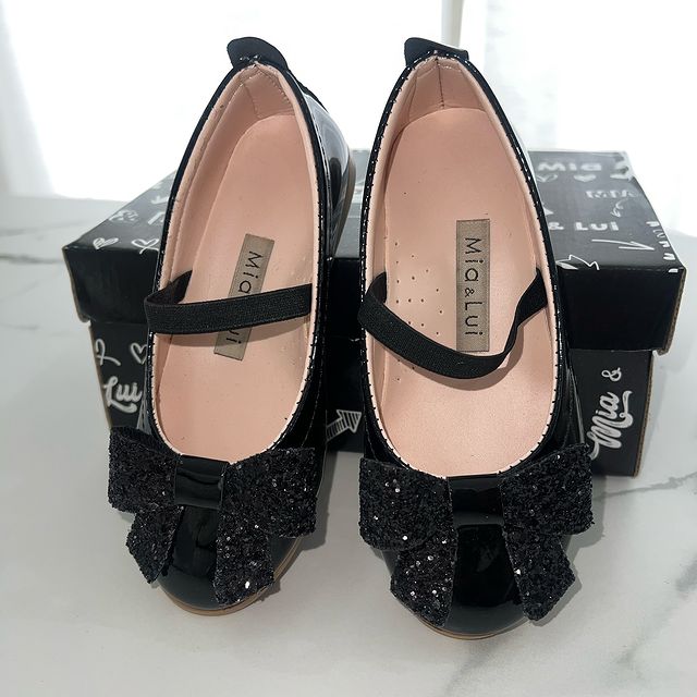 Takeer - Beautiful black shoes
Sizes 21-35
Tshs 50,Mwenge Jamirex