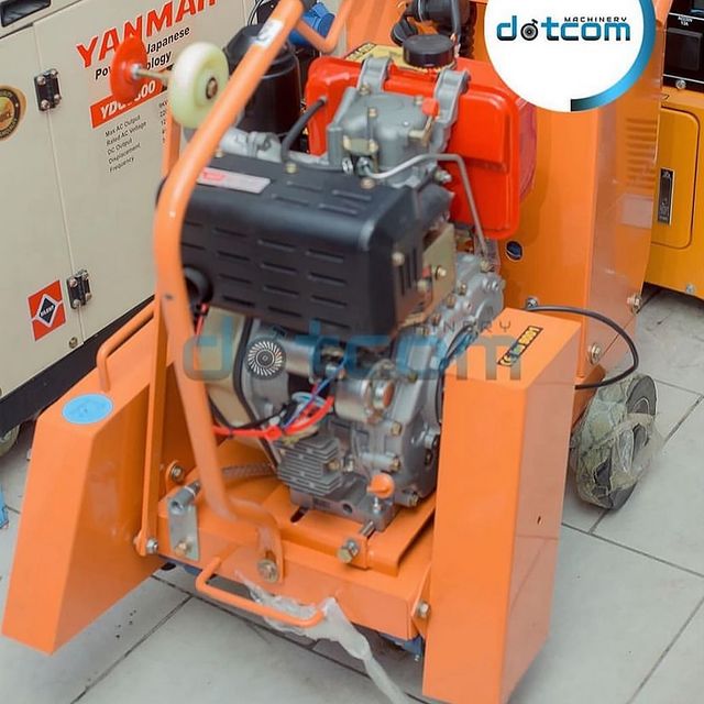 Takeer - ASPHALT CUTTER 
Engine: Diesel 

Hii ni mashine madhubuti katika ujenzi na kukatia lami na zege. 
- HEAVY DUTY 
- Inatumia mafuta ki dogo

✅ 3,800,...