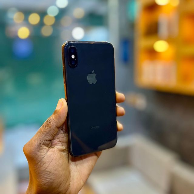 Takeer - Iphone X 
64gb 
Bei:430,000/- 

Tupigie Tupo Jengo la china Plaza Duka namba 112 Floor ya 1