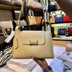 Takeer - Handbag nzuri sana 🔥😮‍💨
Size medium 
Price 55,000