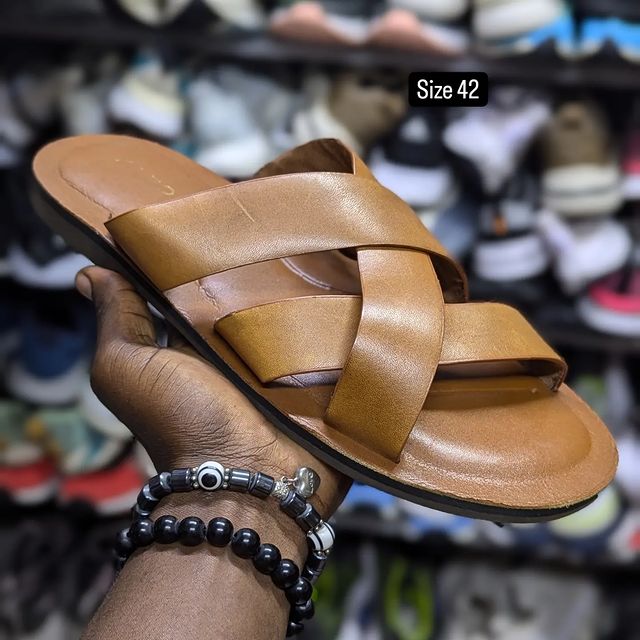 Takeer - Size 42 price 120,000. 
WhatsApp☎️ &  
📍KARUME ILALA ✅ AVAILABLE.  NO FREE DELVERY.  & WhatsApp    Follow 