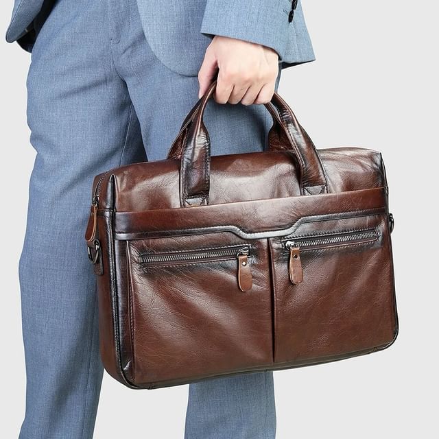 Takeer - Pure leather rahascoleather branded laptop briefcase available in cofee,yellow,black and coffee

Price:180,000/=Tshs

Call:
Location:Kinondon mwana...