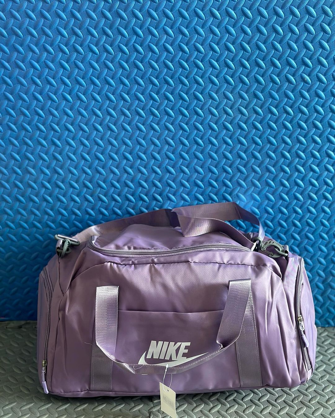 Takeer - 🧳 Gym bags kubwa 
👟with shoes private carrier 
All designs available 
ALL COLORS available 

Price :  60,000tshs 💰✅🇹🇿 

Agiza chochote  na tut...