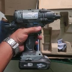 Takeer - Ferrex Cordless Impact Driver 20V 
Mchine ya Kisasa mpya na Battery moja na charger yake, ku drive screws, bolts and nuts. 
230,000 
