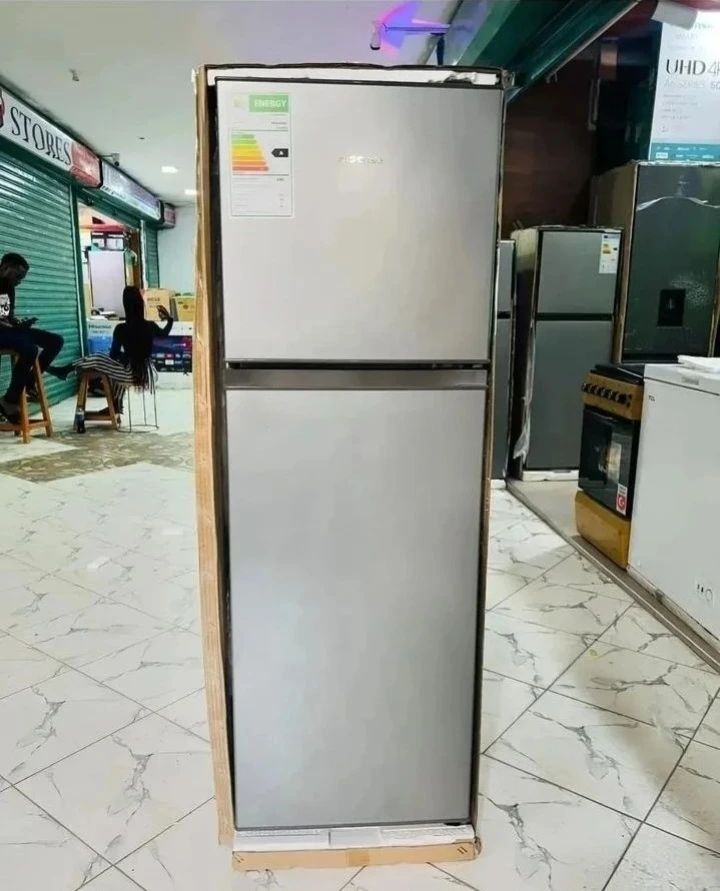 Takeer - OFFERS OFFERS. Offers Offers Offers Offers Offers 
HISENSE REFRIGERATOR
•160liters
•4 years warranty
•Silver
•Fridge &freezer
"powerful compressor
...