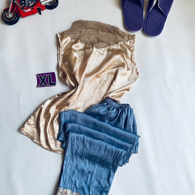Takeer - NEW ARRIVALS Tunauza Nightdress (Ni Mtumba Grade A) Kwa Bei Ya Jumlaa Kuanzia Tano 6000 Tsh 

Reja Rej 8000 Tsh  Kuanzia Pics (1-4).

BALOS :350,00...
