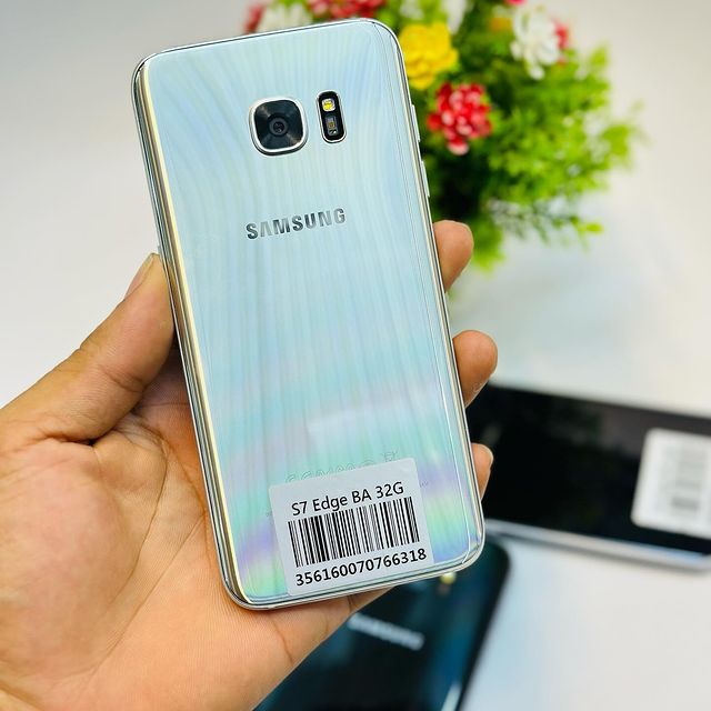 Takeer - Samsung s7 edge
190,000/-
32 gb| 4 ram

One year warranty
Clean condition ( hazina ata mchubuko)

Tupo kariakoo jengo la china plaza
Ground floor s...