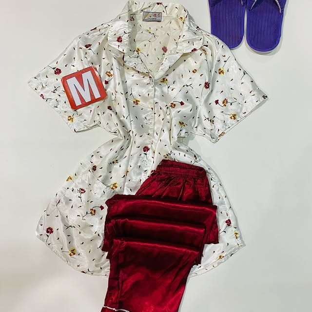 Takeer - NEW ARRIVALS Tunauza Nightdress (Ni Mtumba Grade A) Kwa Bei Ya Jumlaa Kuanzia Tano 6000 Tsh 

Reja Rej 8000 Tsh  Kuanzia Pics (1-4).

BALOS :350,00...